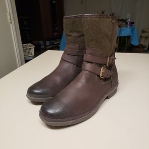 Ugg Simmens leather and wool boot size 10